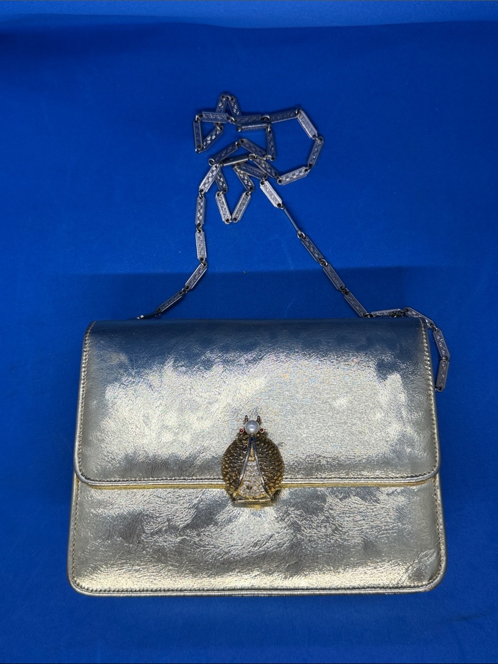Vintage Metallic Gold Crossbody Bag with Decorative Jewel Clasp